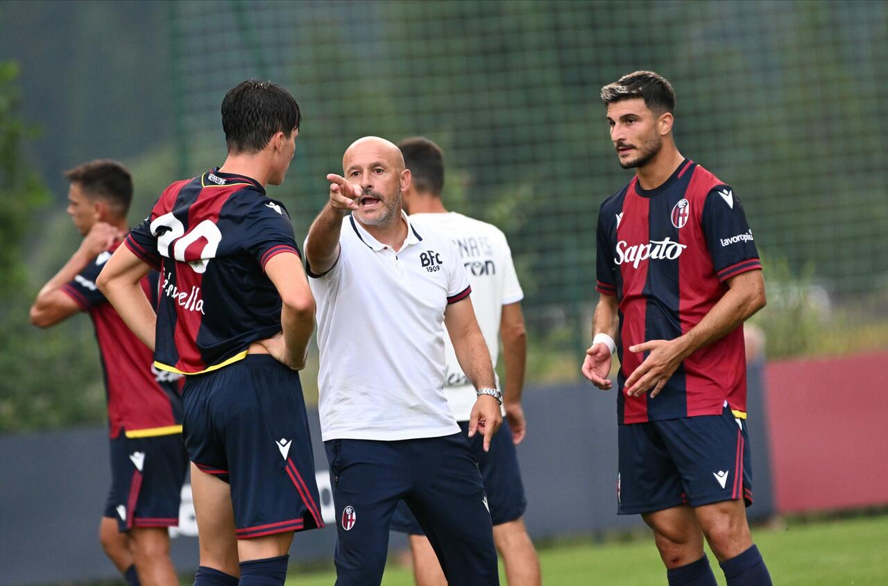 Vincenzo Italiano, Riccardo Orsolini e Giovanni Fabbian (ph. bolognafc.it)