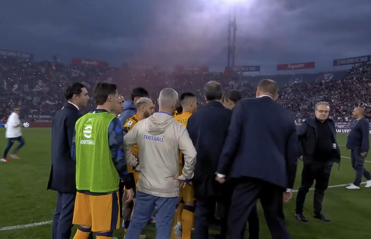 Le prostese dell’Inter con Colombo a fine match contro il Bologna