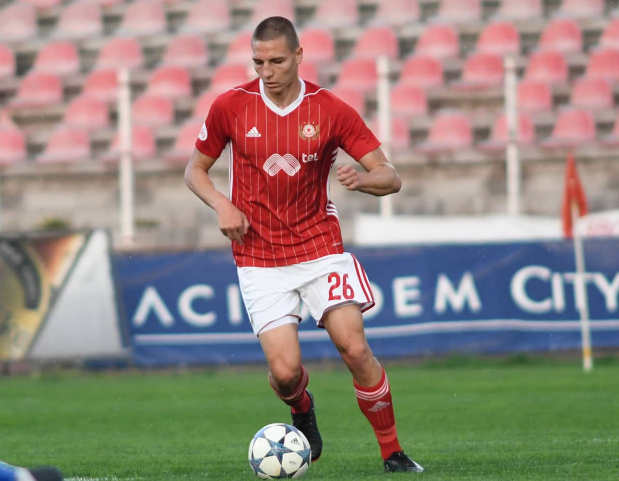 Valentin Antov (Social)